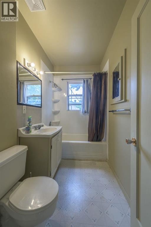 202 15 Avenue NE — photo 14