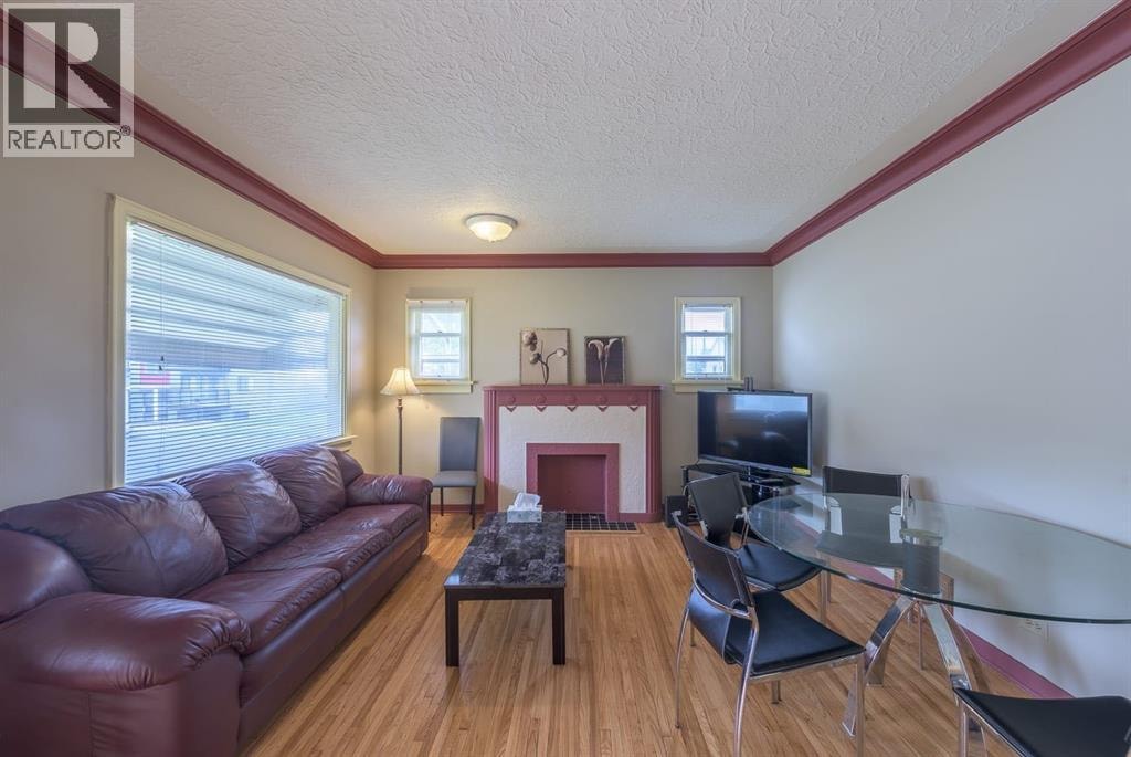 202 15 Avenue NE — photo 3