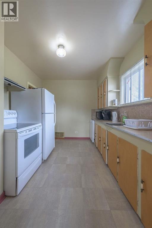 202 15 Avenue NE — photo 12