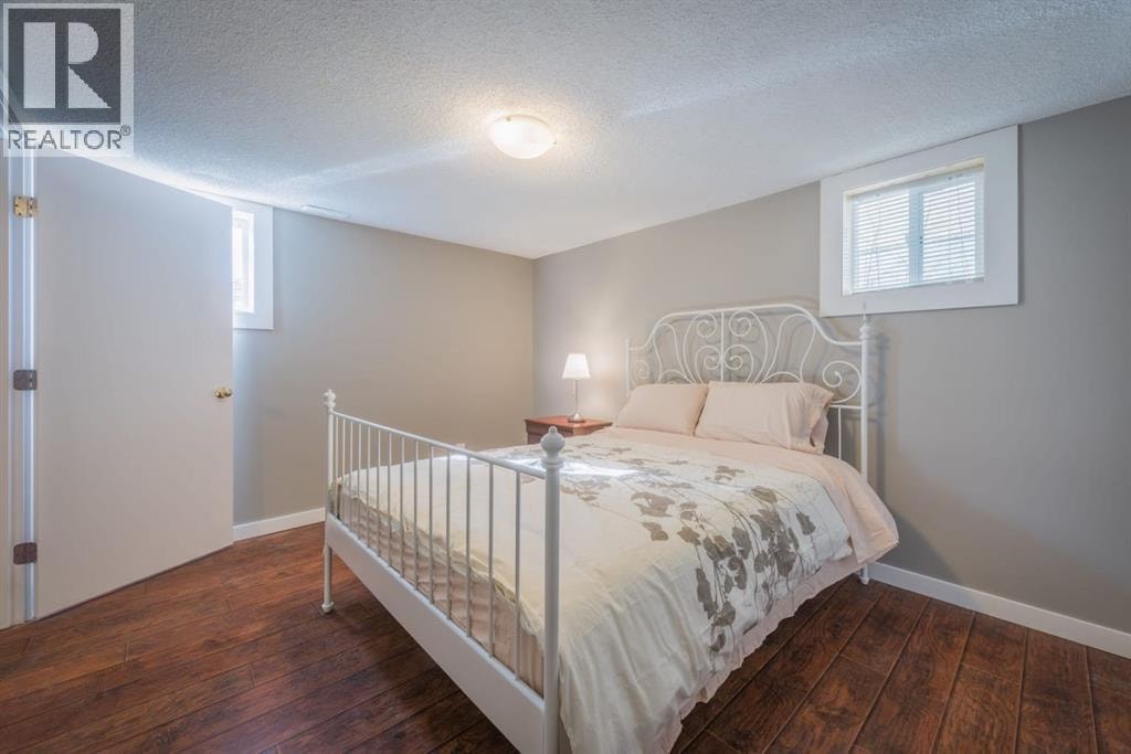206 15 Avenue NE — photo 11