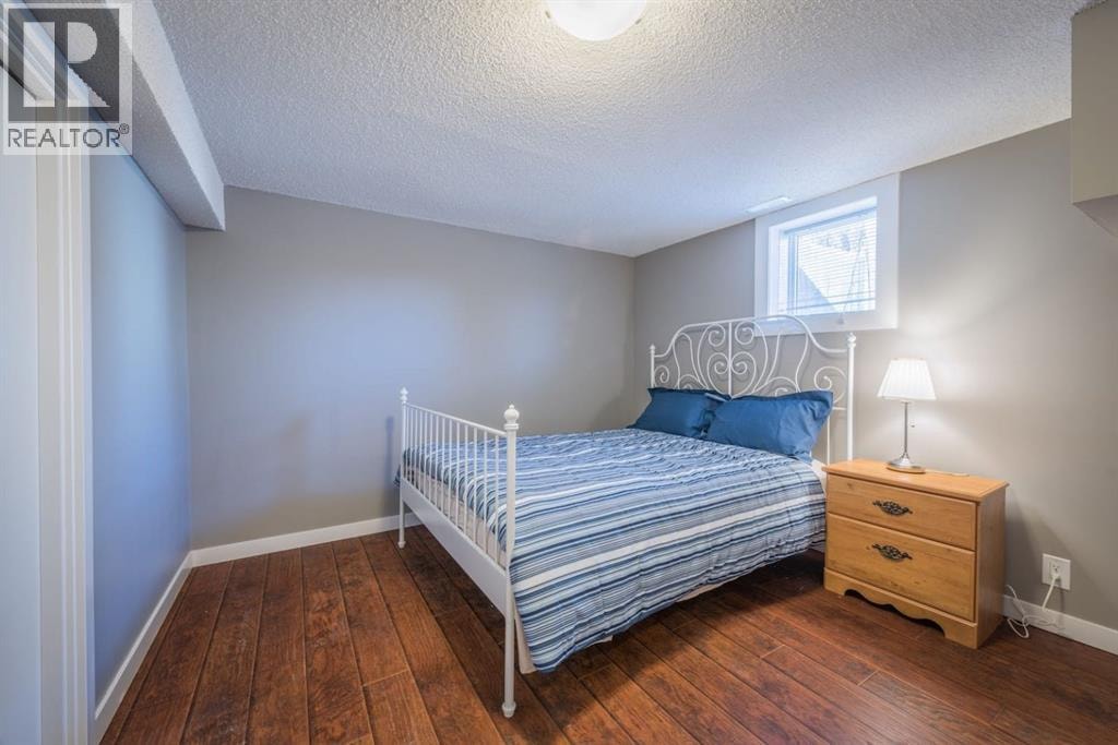 206 15 Avenue NE — photo 10