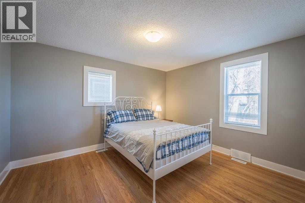 206 15 Avenue NE — photo 12