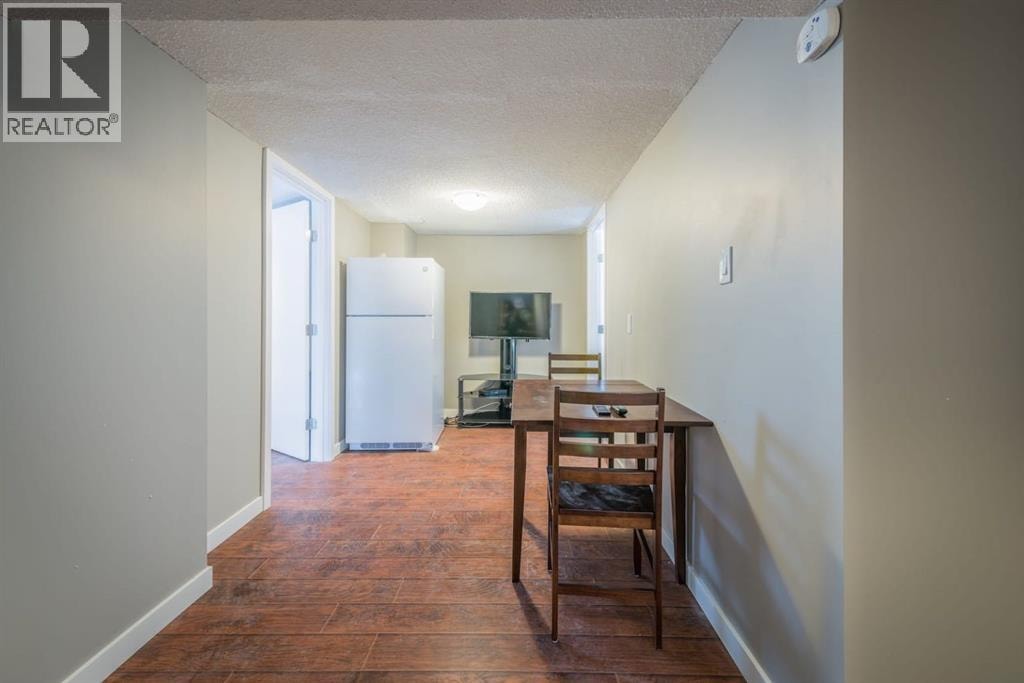 206 15 Avenue NE — photo 7