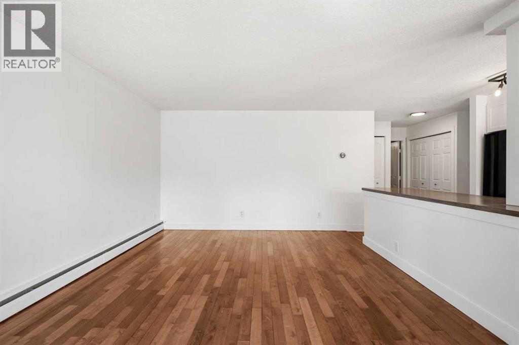 7, 2110 15 Street SW — photo 11