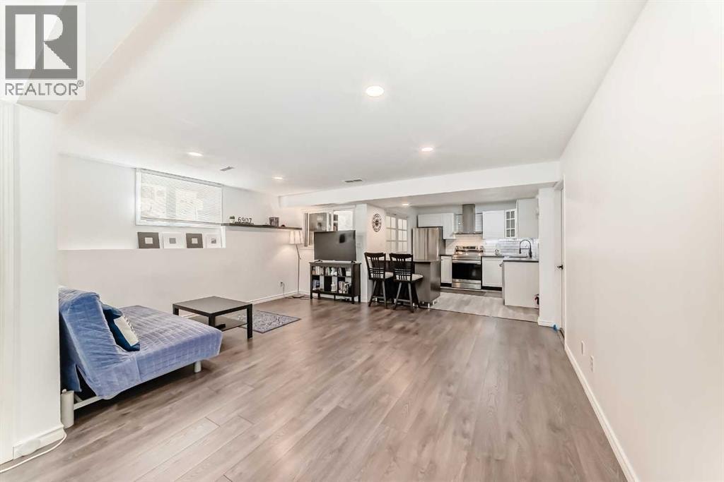 6907 6 Street SW — photo 15