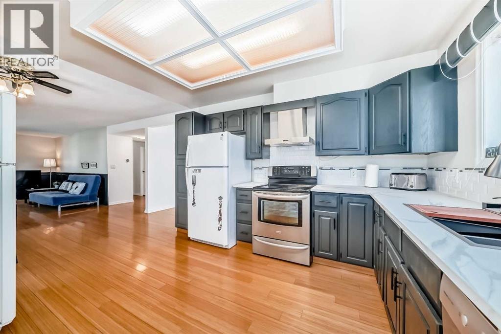6907 6 Street SW — photo 3