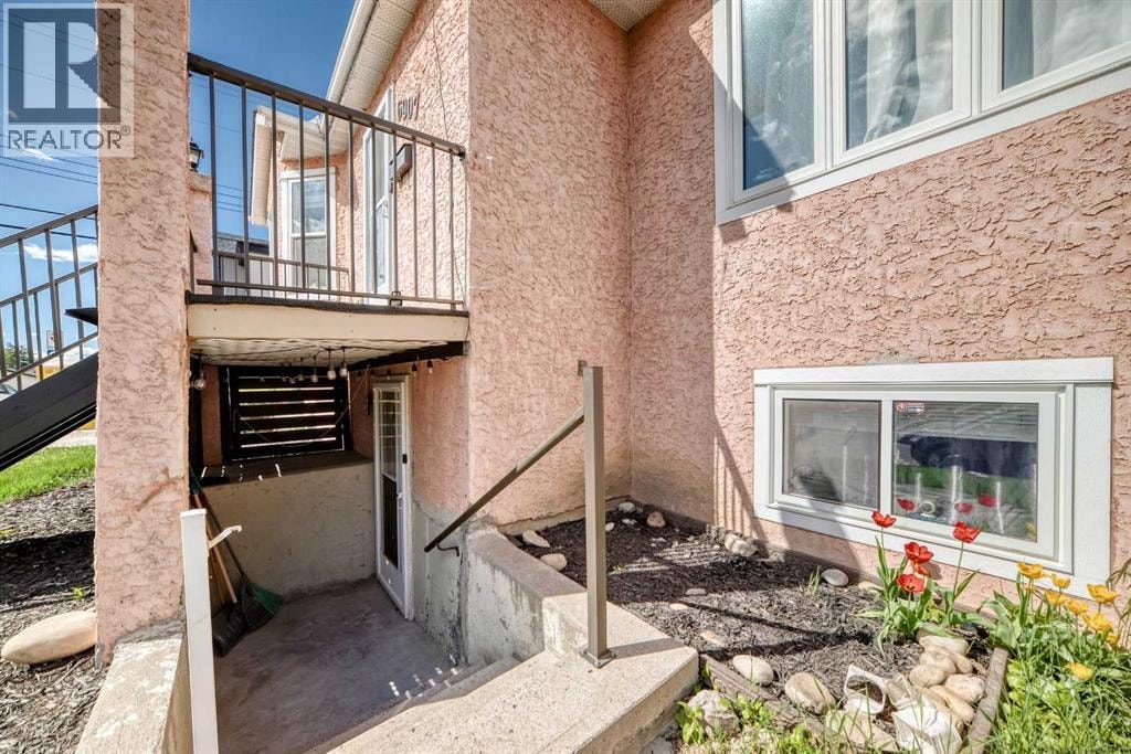 6907 6 Street SW — photo 14