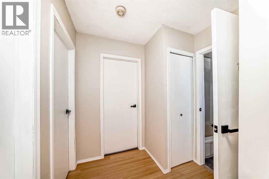 6907 6 Street SW — photo 34