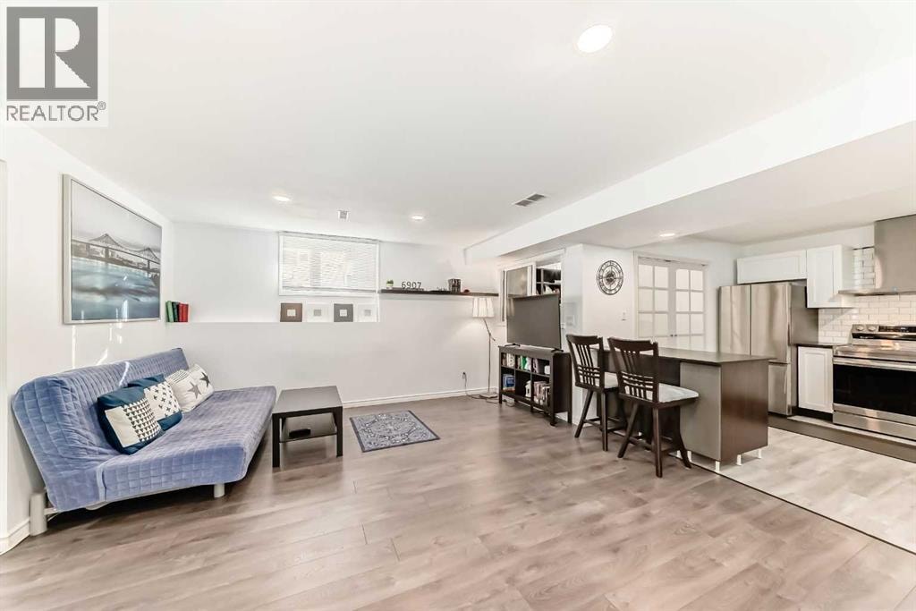 6907 6 Street SW — photo 16