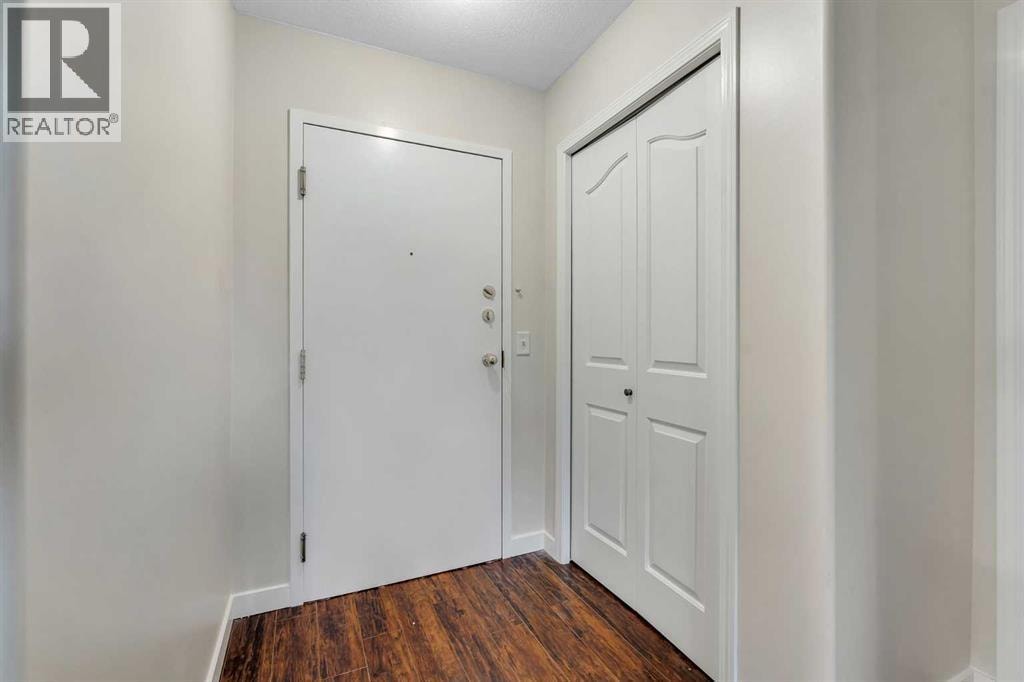 307, 1307 Valleyview Park SE — photo 4