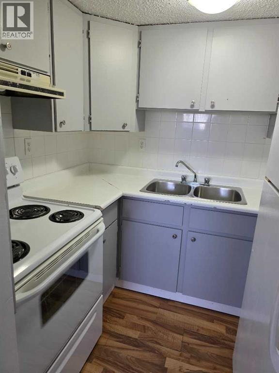 4503 73 Street NW — photo 8