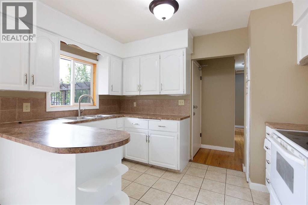 920 41 Street SE — photo 16