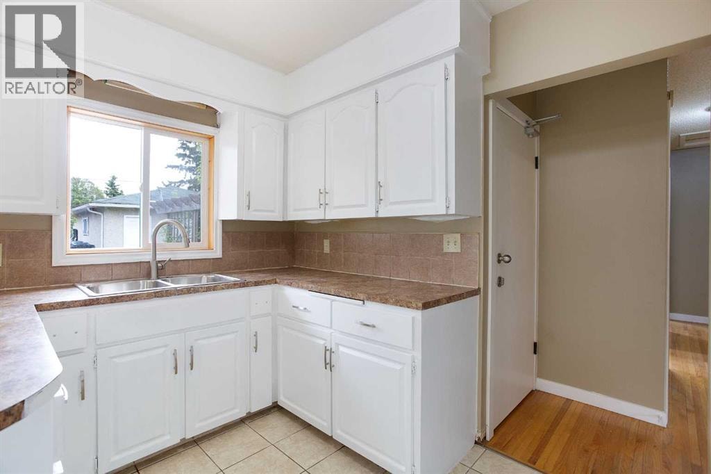 920 41 Street SE — photo 18