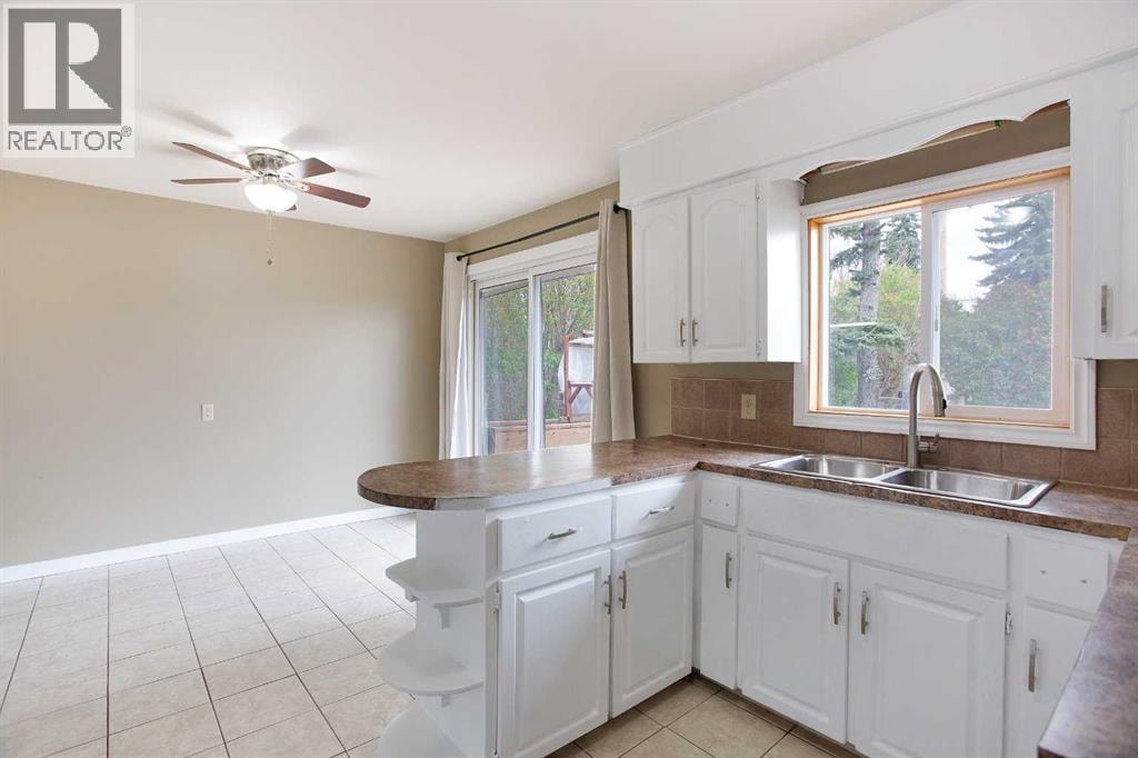 920 41 Street SE — photo 19