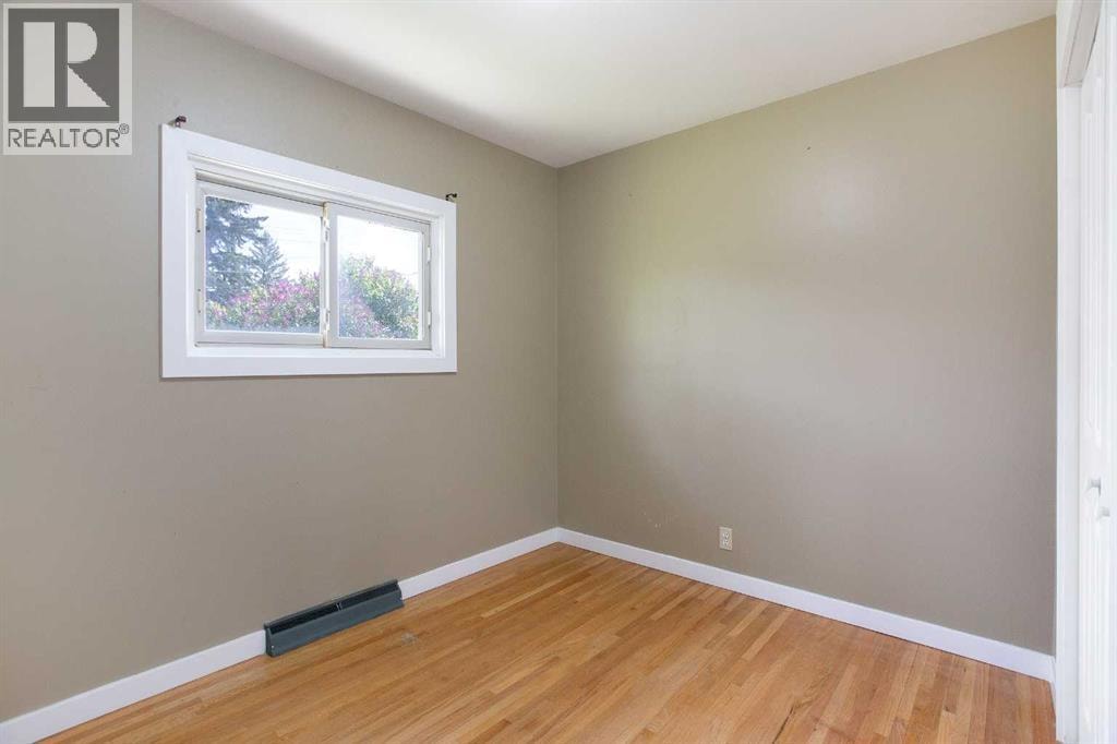 920 41 Street SE — photo 22