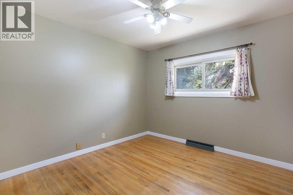 920 41 Street SE — photo 25