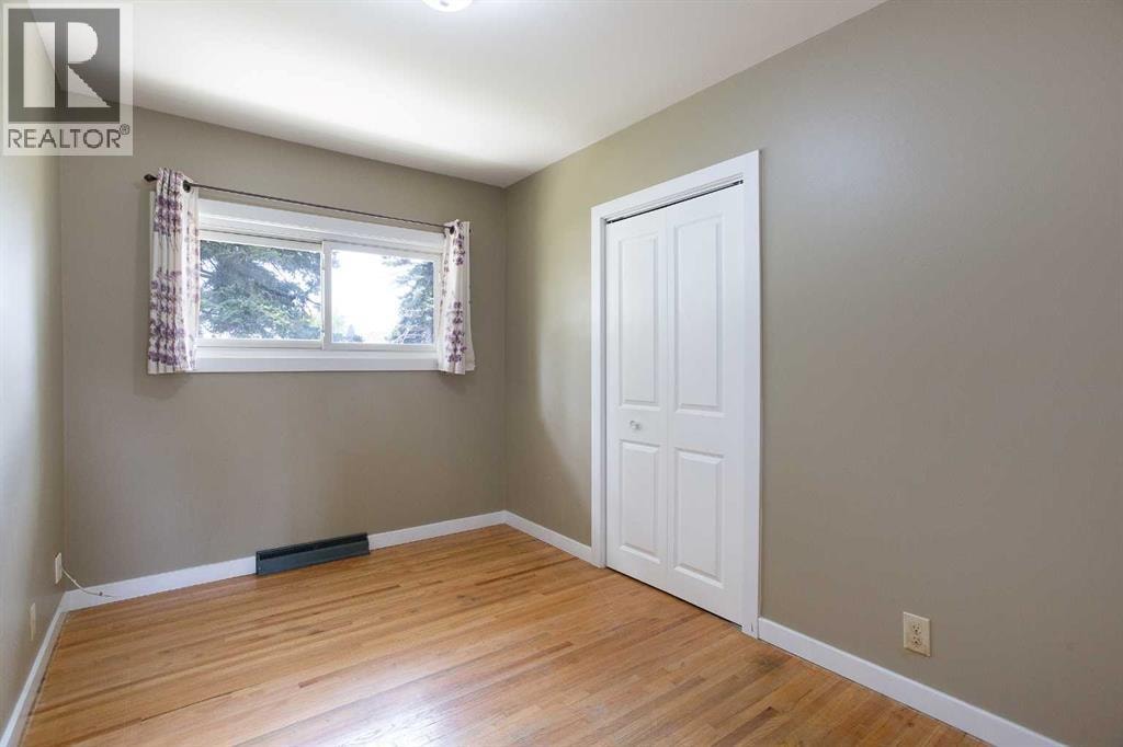 920 41 Street SE — photo 27