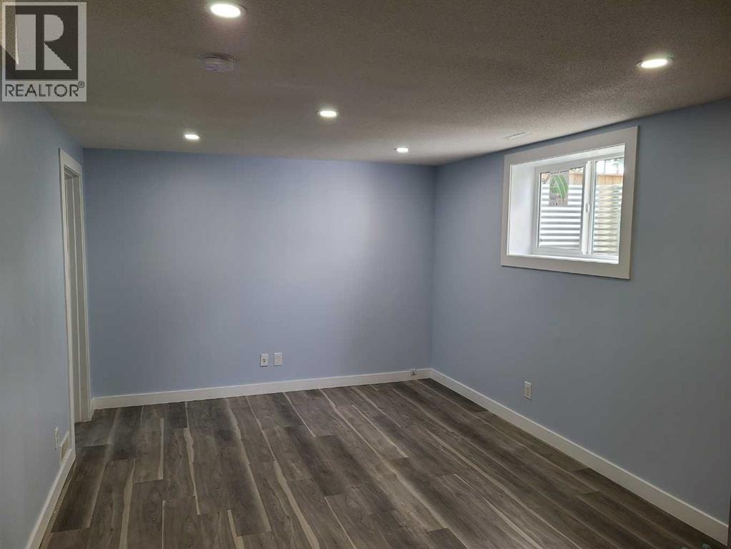 920 41 Street SE — photo 38