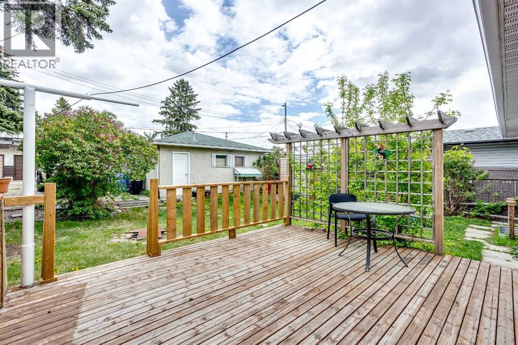 920 41 Street SE — photo 48