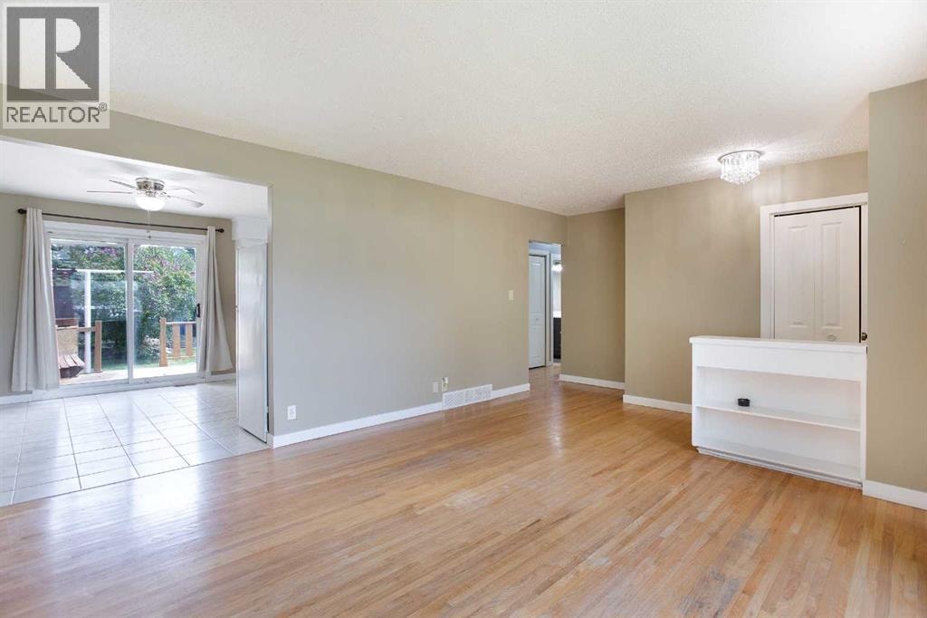920 41 Street SE — photo 8