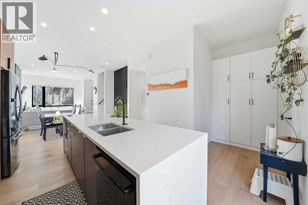 1502 37 Avenue SW — photo 16