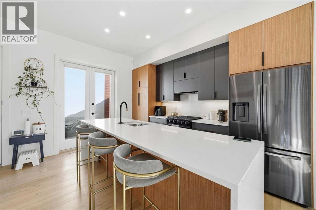 1502 37 Avenue SW — photo 11