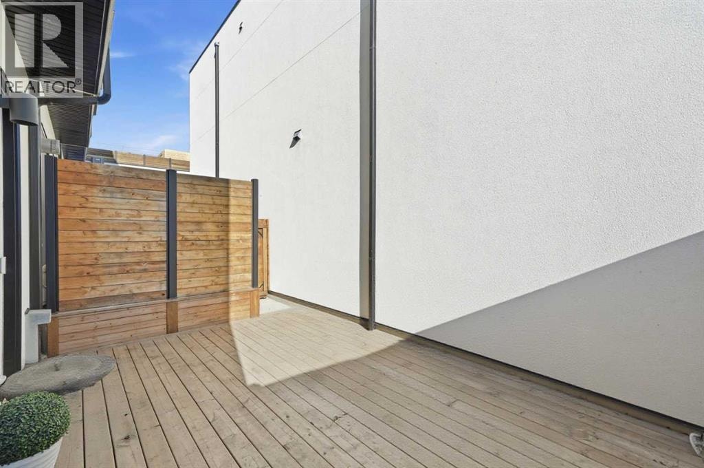 1502 37 Avenue SW — photo 35