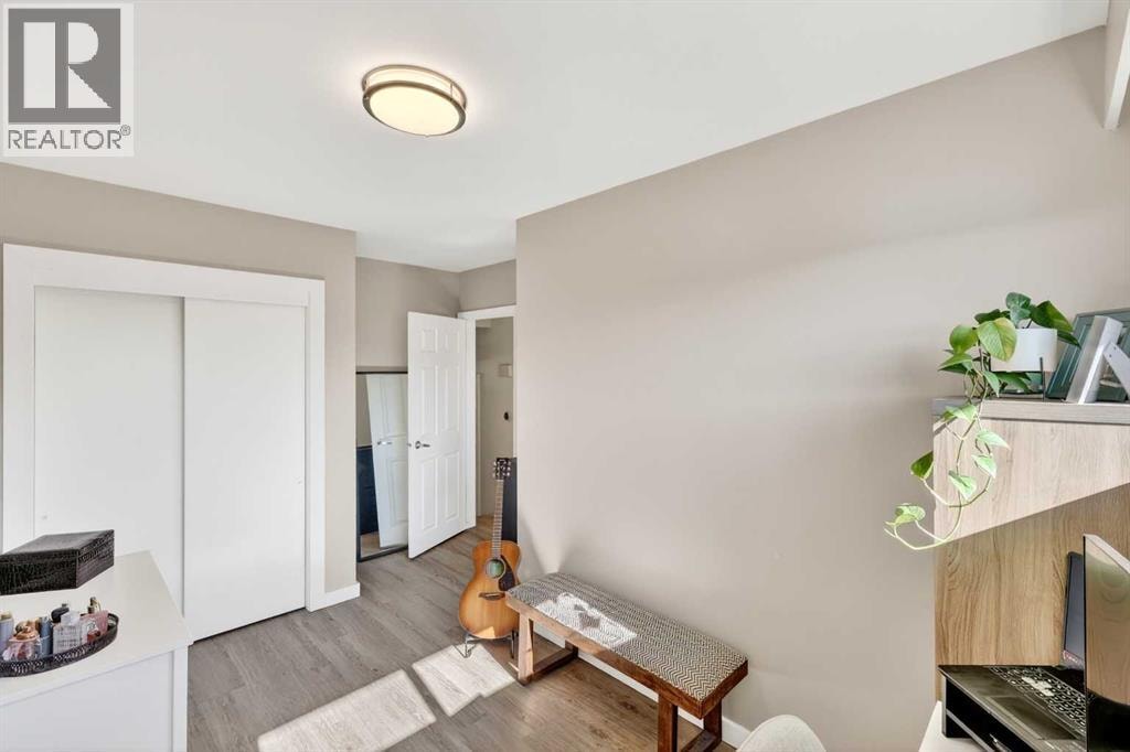 3336 39 Street SW — photo 23