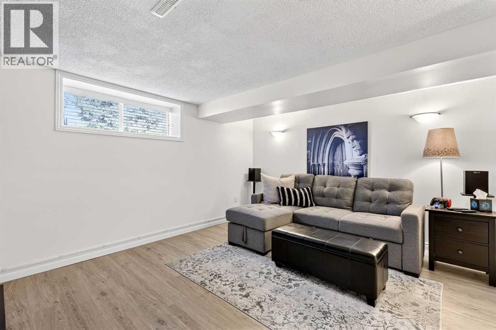 3336 39 Street SW — photo 27