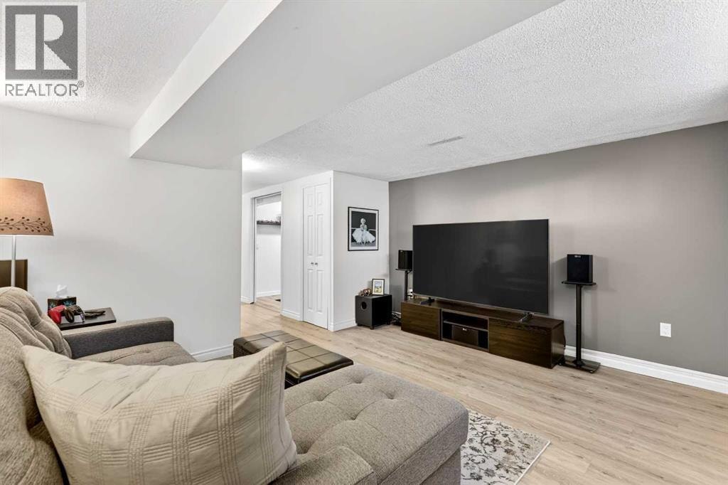 3336 39 Street SW — photo 29