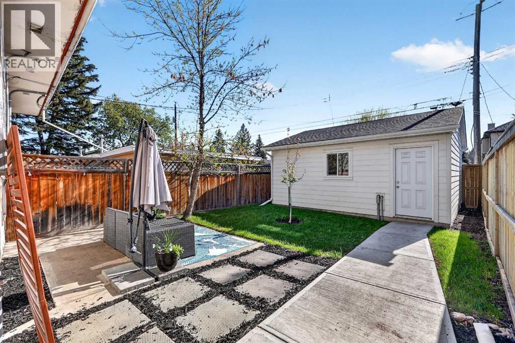 3336 39 Street SW — photo 43