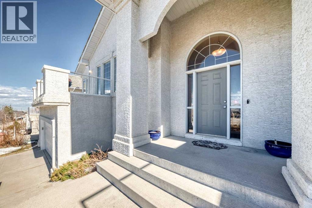 92 Hamptons Drive NW — photo 2
