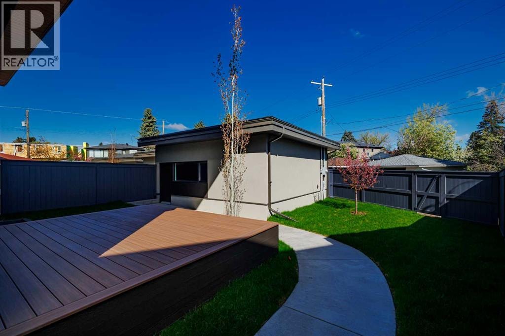 3B Willow Crescent SW — photo 29