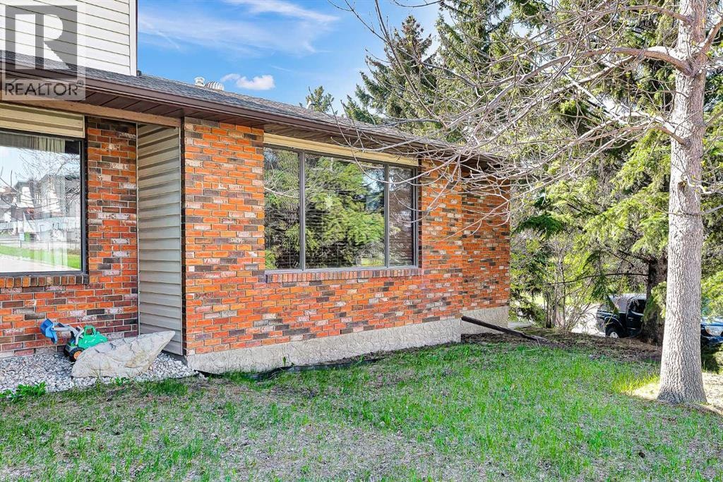 138 Dalhousie Road NW — photo 7