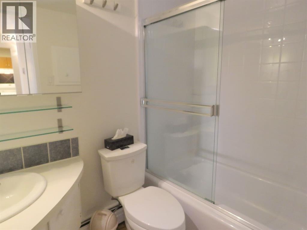 204, 328 Cedar Crescent SW — photo 10