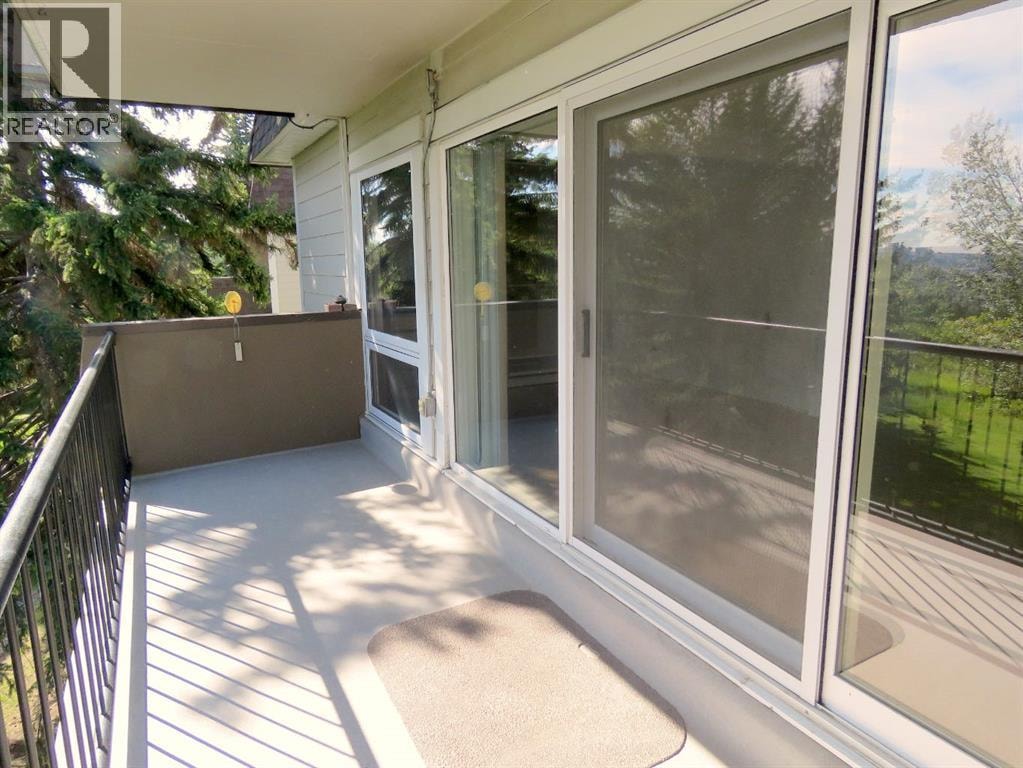 204, 328 Cedar Crescent SW — photo 3
