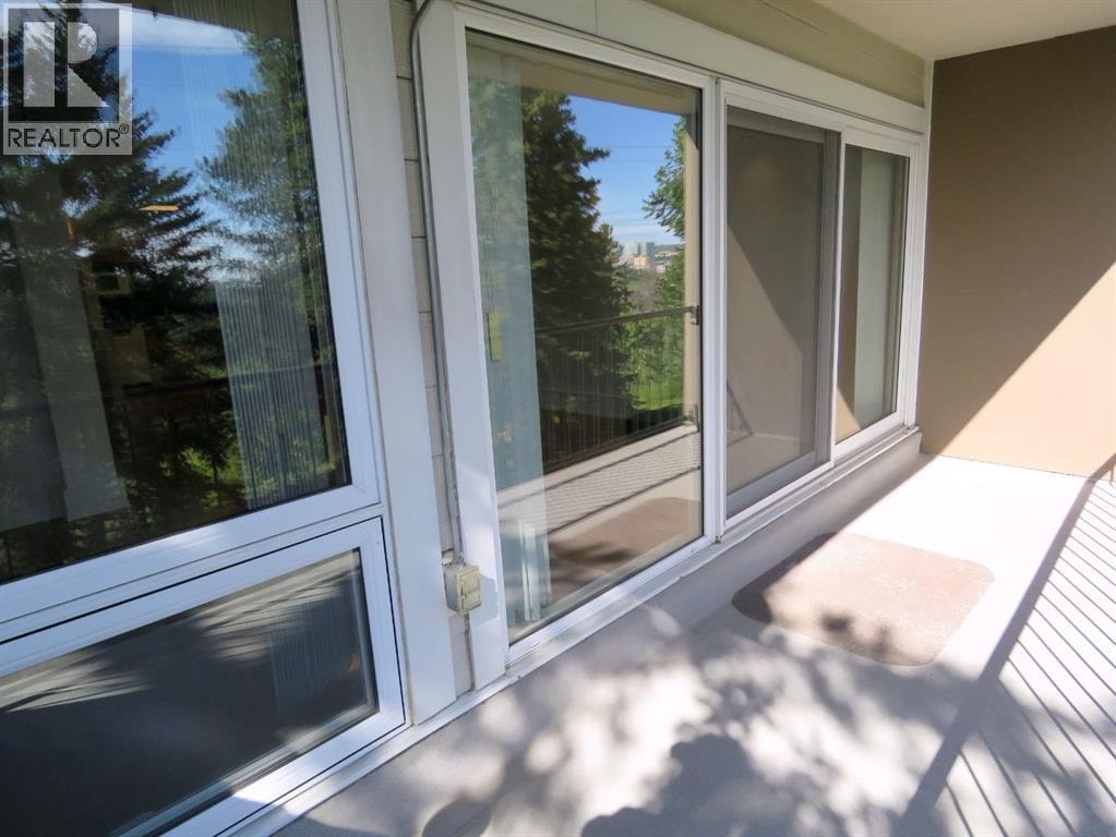 204, 328 Cedar Crescent SW — photo 2