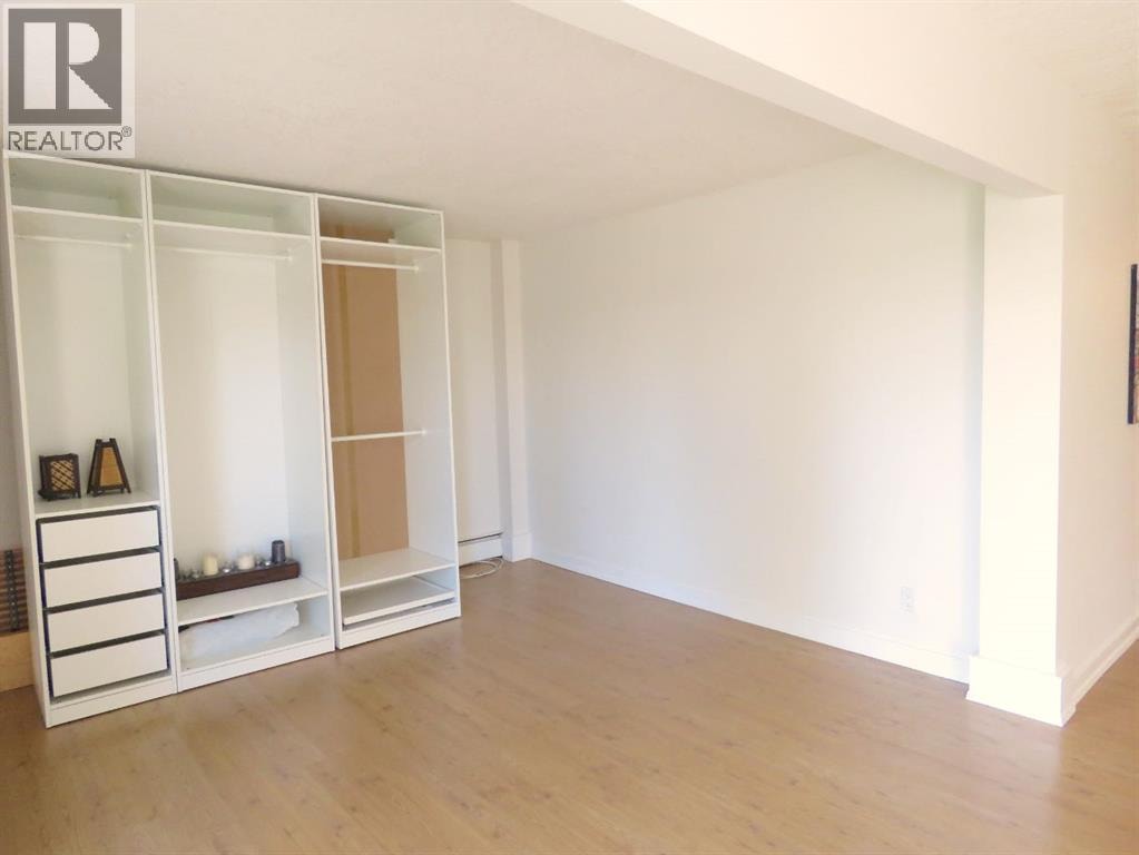 204, 328 Cedar Crescent SW — photo 13