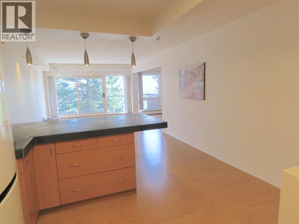 204, 328 Cedar Crescent SW — photo 20