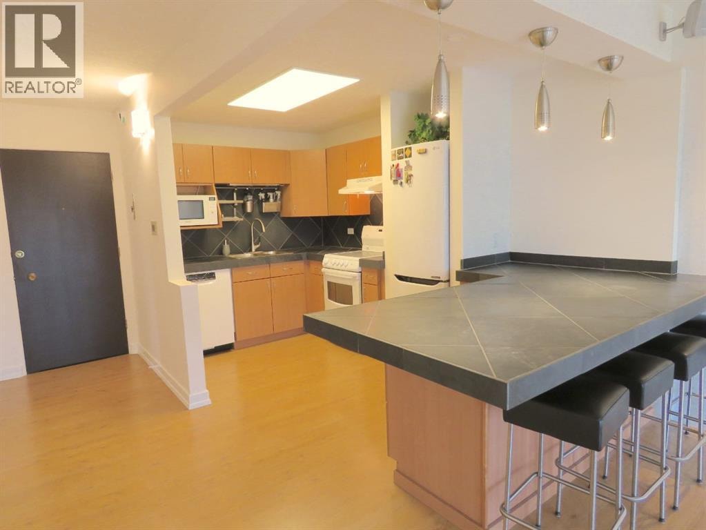 204, 328 Cedar Crescent SW — photo 18