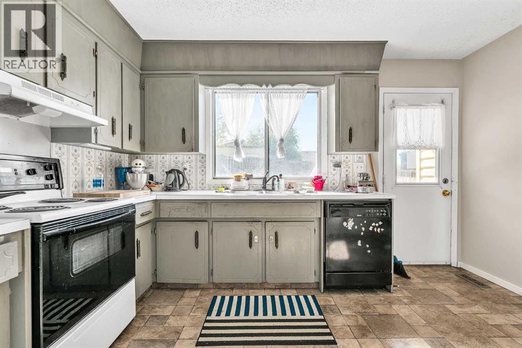 140 Dalhousie Road NW — photo 5