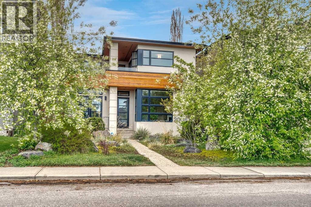 2008 38 Avenue SW — photo 1