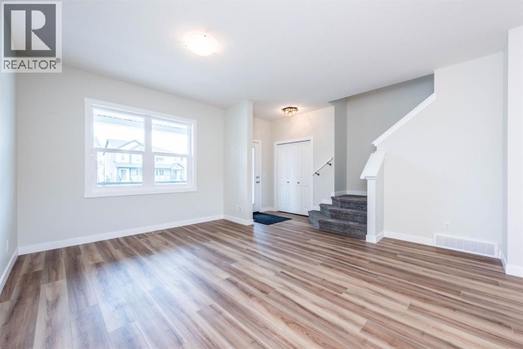 671 Wolf Willow Boulevard SE — photo 10