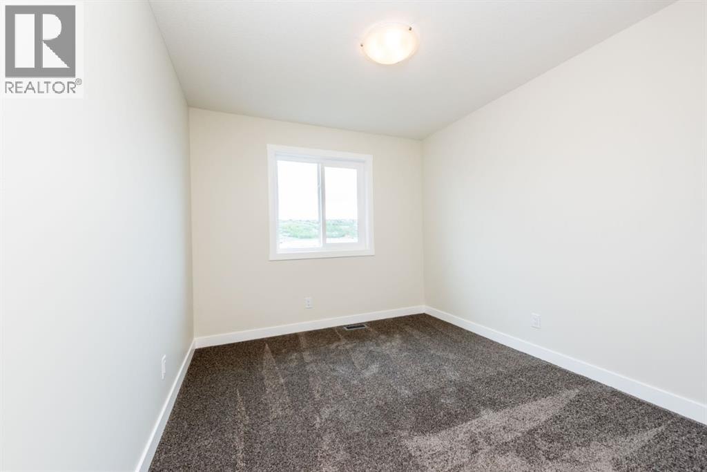 671 Wolf Willow Boulevard SE — photo 32