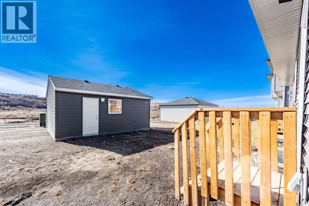 671 Wolf Willow Boulevard SE — photo 4