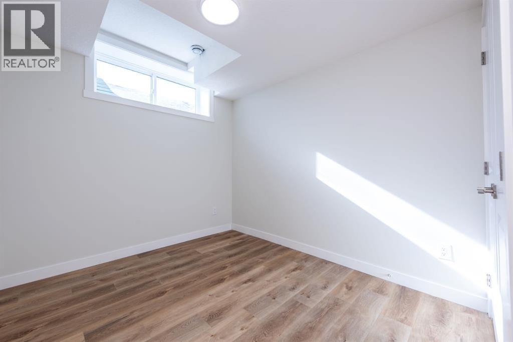 671 Wolf Willow Boulevard SE — photo 38
