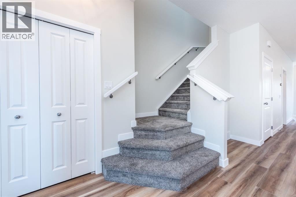 671 Wolf Willow Boulevard SE — photo 9