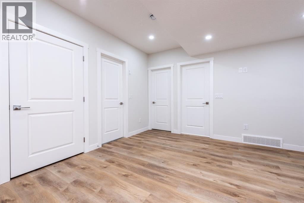 671 Wolf Willow Boulevard SE — photo 36