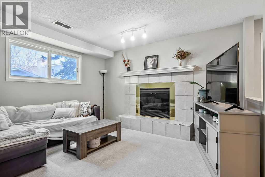 52 Hunters Crescent — photo 21