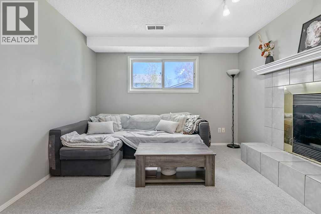 52 Hunters Crescent — photo 22